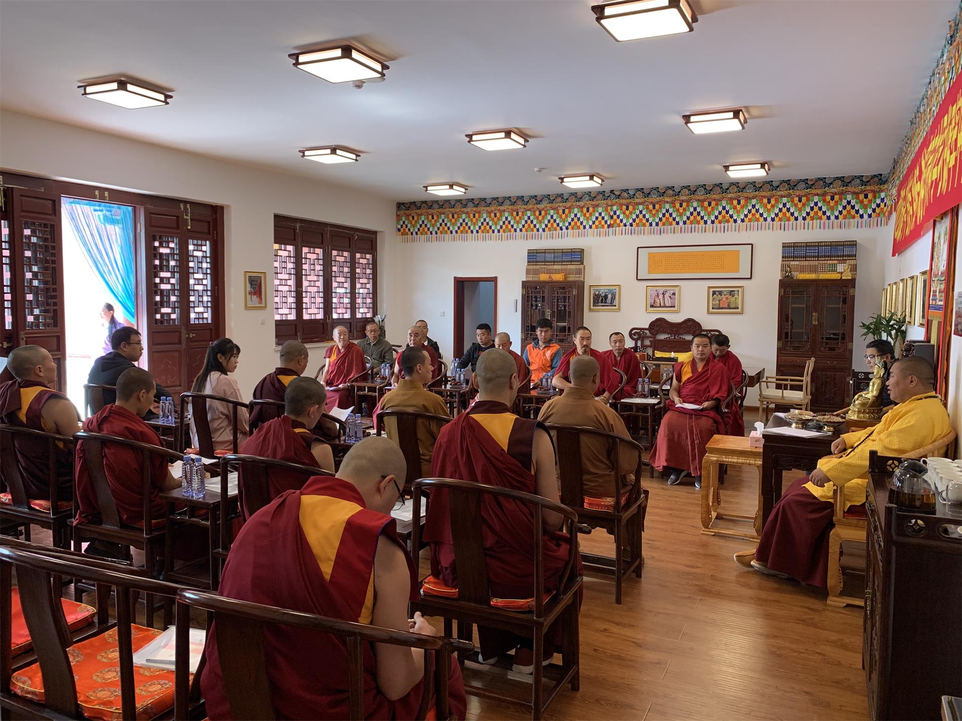 喀喇沁旗佛教协会联合兄弟旗县共同学习爱国精神(图3) 喀喇沁旗佛教协会联合兄弟旗县共同学习爱国精神(图3)