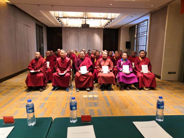赤峰市佛教界学习贯彻《内蒙古自治区宗教事务条例》动员大会隆重召开！(图5)