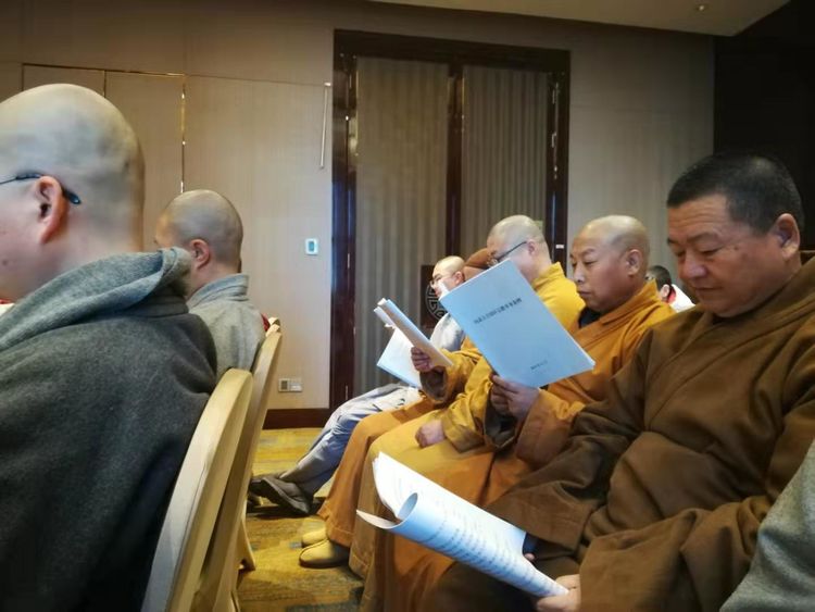 赤峰市佛教界学习贯彻《内蒙古自治区宗教事务条例》动员大会隆重召开！(图8)